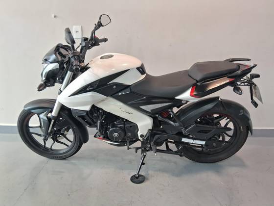 BAJAJ DOMINAR 160 
